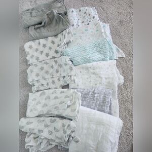 🌙 Bundle of 12 Muslin Baby Blankets 🌙
